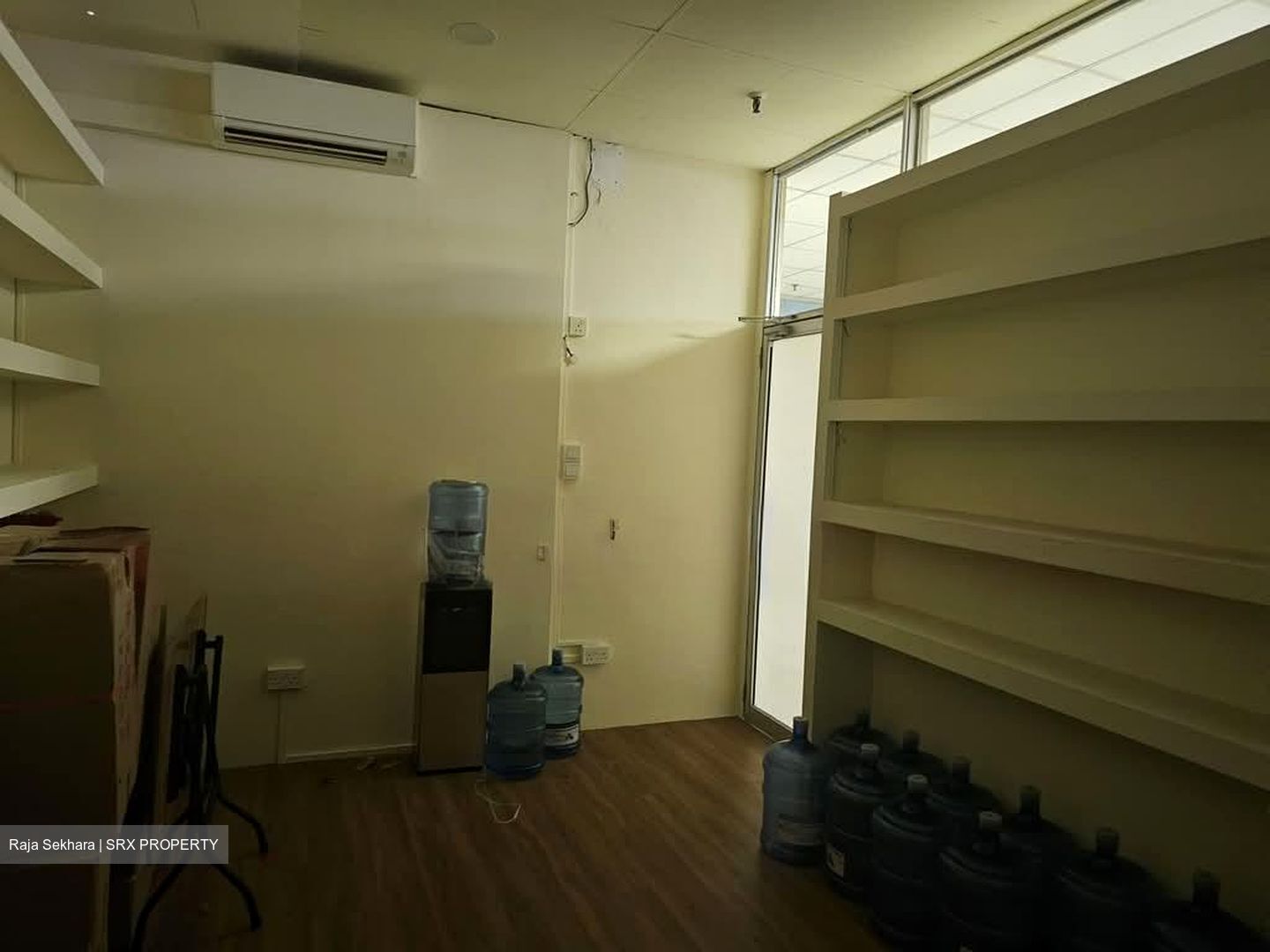 Hoa Nam Building (D8), Office #553606881